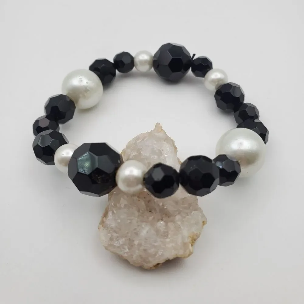 Black and white tie affair bracelet B1510‎